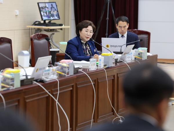 제386회 정례회 교육위원회 행정사무감사 첨부이미지 : 24년11월08일 제386회 정례회 교육위원회 행정사무감사 - 022.jpg