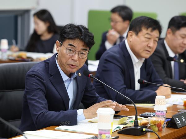 제386회 정례회 농수산위원회 행정사무감사(남도장터) 첨부이미지 : 24년11월11일 제386회 정례회 농수산위원회 행정사무감사 - 119.jpg