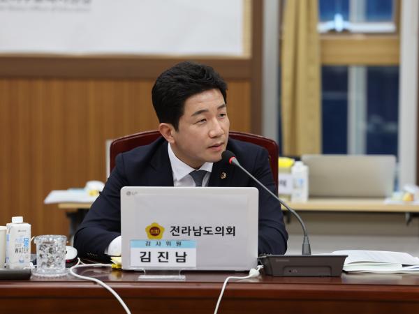 제386회 정례회 교육위원회 행정사무감사 첨부이미지 : 24년11월08일 제386회 정례회 교육위원회 행정사무감사 - 123.jpg