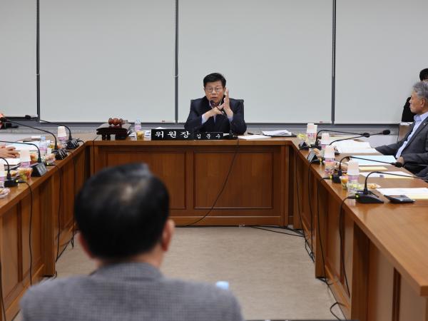 제386회 정례회 농수산위원회 행정사무감사(남도장터) 첨부이미지 : 24년11월11일 제386회 정례회 농수산위원회 행정사무감사 - 147.jpg
