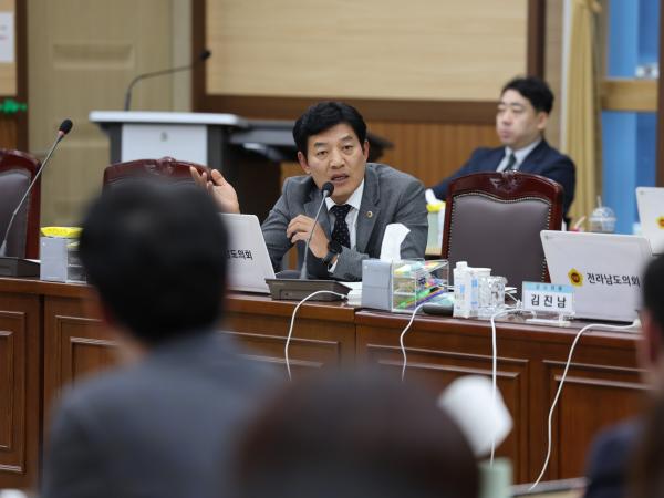 제386회 정례회 교육위원회 행정사무감사 첨부이미지 : 24년11월08일 제386회 정례회 교육위원회 행정사무감사 - 064.jpg