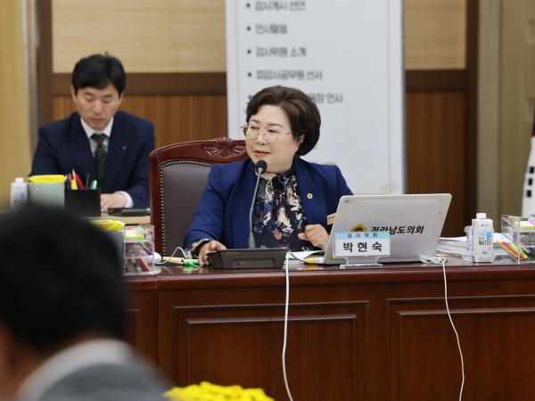 제386회 정례회 교육위원회 행정사무감사 첨부이미지 : 24년11월08일 제386회 정례회 교육위원회 행정사무감사 - 018.jpg