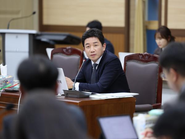 제386회 정례회 교육위원회 행정사무감사 첨부이미지 : 24년11월08일 제386회 정례회 교육위원회 행정사무감사 - 118.jpg
