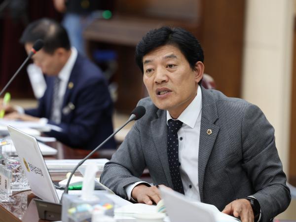 제386회 정례회 교육위원회 행정사무감사 첨부이미지 : 24년11월08일 제386회 정례회 교육위원회 행정사무감사 - 068.jpg