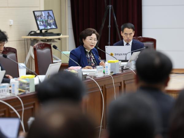 제386회 정례회 교육위원회 행정사무감사 첨부이미지 : 24년11월08일 제386회 정례회 교육위원회 행정사무감사 - 024.jpg