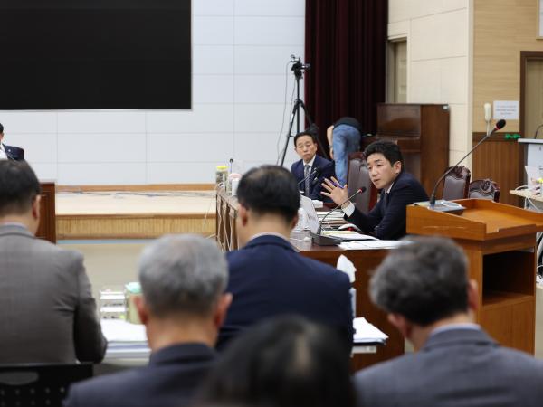 제386회 정례회 교육위원회 행정사무감사 첨부이미지 : 24년11월08일 제386회 정례회 교육위원회 행정사무감사 - 115.jpg