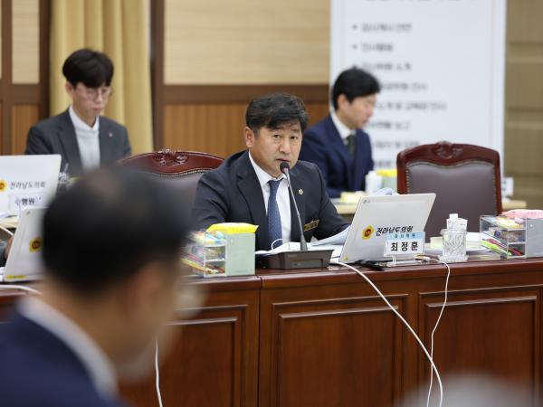 제386회 정례회 교육위원회 행정사무감사 첨부이미지 : 24년11월08일 제386회 정례회 교육위원회 행정사무감사 - 050.jpg