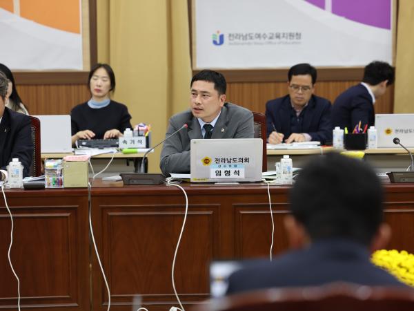 제386회 정례회 교육위원회 행정사무감사 첨부이미지 : 24년11월08일 제386회 정례회 교육위원회 행정사무감사 - 033.jpg