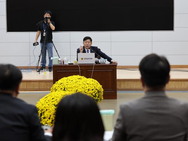 제386회 정례회 교육위원회 행정사무감사 첨부이미지 : 24년11월08일 제386회 정례회 교육위원회 행정사무감사 - 087.jpg