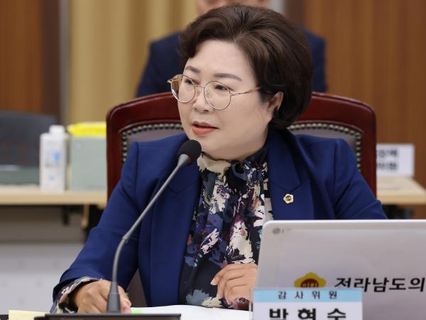 제386회 정례회 교육위원회 행정사무감사 첨부이미지 : 24년11월08일 제386회 정례회 교육위원회 행정사무감사 - 020.jpg