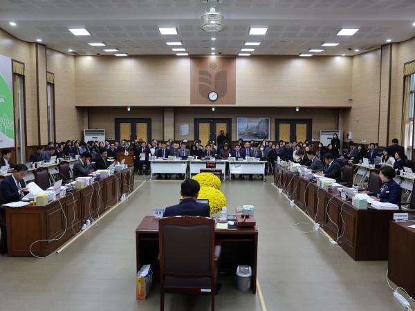 제386회 정례회 교육위원회 행정사무감사 첨부이미지 : 24년11월08일 제386회 정례회 교육위원회 행정사무감사 - 006.jpg