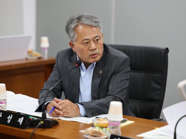 제386회 정례회 농수산위원회 행정사무감사(남도장터) 첨부이미지 : 24년11월11일 제386회 정례회 농수산위원회 행정사무감사 - 108.jpg