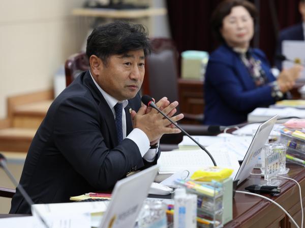 제386회 정례회 교육위원회 행정사무감사 첨부이미지 : 24년11월08일 제386회 정례회 교육위원회 행정사무감사 - 042.jpg