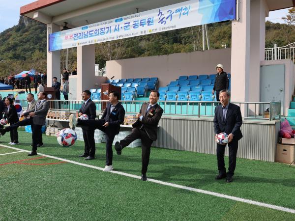 제1회 전라남도의장기 공무원축구대회 첨부이미지 : 24년11월08일 제1회 전라남도의장기 공무원축구대회 - 025.jpg