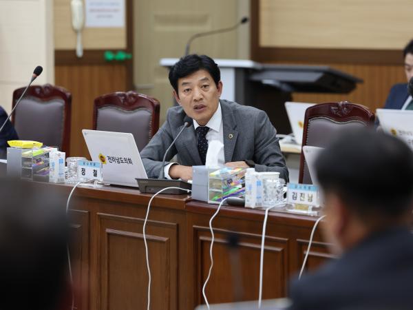 제386회 정례회 교육위원회 행정사무감사 첨부이미지 : 24년11월08일 제386회 정례회 교육위원회 행정사무감사 - 065.jpg