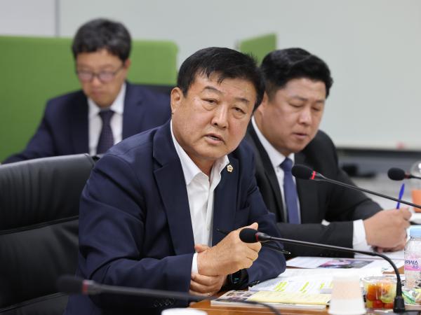 제386회 정례회 농수산위원회 행정사무감사(남도장터) 첨부이미지 : 24년11월11일 제386회 정례회 농수산위원회 행정사무감사 - 129.jpg