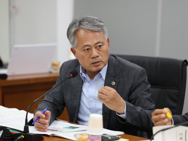 제386회 정례회 농수산위원회 행정사무감사(남도장터) 첨부이미지 : 24년11월11일 제386회 정례회 농수산위원회 행정사무감사 - 113.jpg