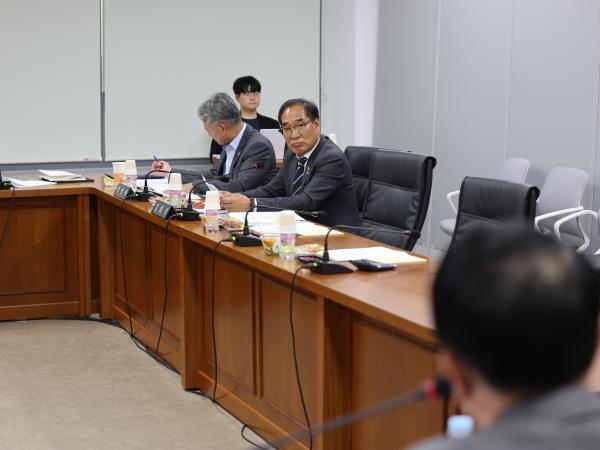 제386회 정례회 농수산위원회 행정사무감사(남도장터) 첨부이미지 : 24년11월11일 제386회 정례회 농수산위원회 행정사무감사 - 101.jpg