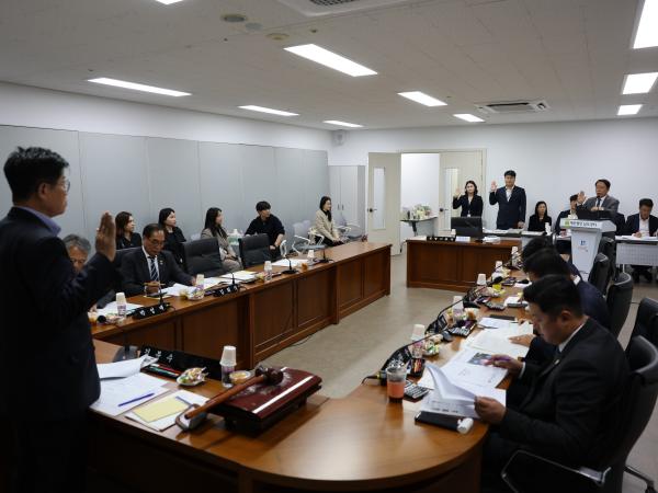 제386회 정례회 농수산위원회 행정사무감사(남도장터) 첨부이미지 : 24년11월11일 제386회 정례회 농수산위원회 행정사무감사 - 093.jpg