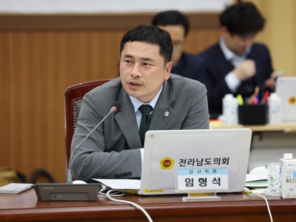 제386회 정례회 교육위원회 행정사무감사 첨부이미지 : 24년11월08일 제386회 정례회 교육위원회 행정사무감사 - 032.jpg