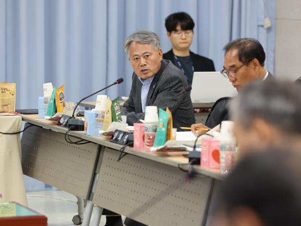 제386회 정례회 농수산위원회 행정사무감사(전남바이오진흥원) 첨부이미지 : 24년11월11일 제386회 정례회 농수산위원회 행정사무감사 - 059.jpg