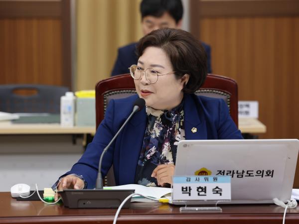 제386회 정례회 교육위원회 행정사무감사 첨부이미지 : 24년11월08일 제386회 정례회 교육위원회 행정사무감사 - 019.jpg