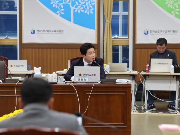 제386회 정례회 교육위원회 행정사무감사 첨부이미지 : 24년11월08일 제386회 정례회 교육위원회 행정사무감사 - 124.jpg