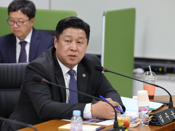 제386회 정례회 농수산위원회 행정사무감사(남도장터) 첨부이미지 : 24년11월11일 제386회 정례회 농수산위원회 행정사무감사 - 139.jpg