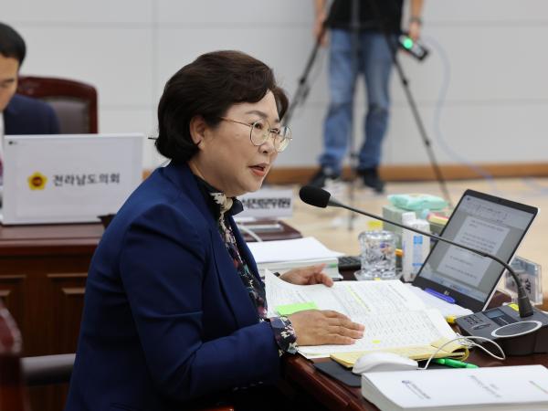 제386회 정례회 교육위원회 행정사무감사 첨부이미지 : 24년11월08일 제386회 정례회 교육위원회 행정사무감사 - 026.jpg