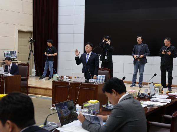 제386회 정례회 교육위원회 행정사무감사 첨부이미지 : 24년11월08일 제386회 정례회 교육위원회 행정사무감사 - 010.jpg