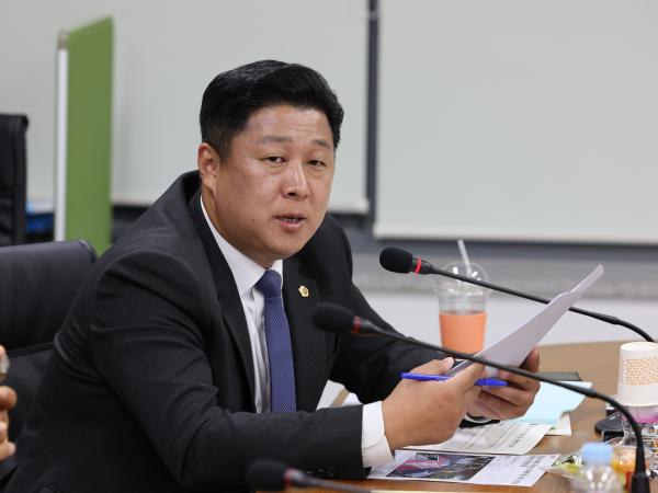 제386회 정례회 농수산위원회 행정사무감사(남도장터) 첨부이미지 : 24년11월11일 제386회 정례회 농수산위원회 행정사무감사 - 142.jpg