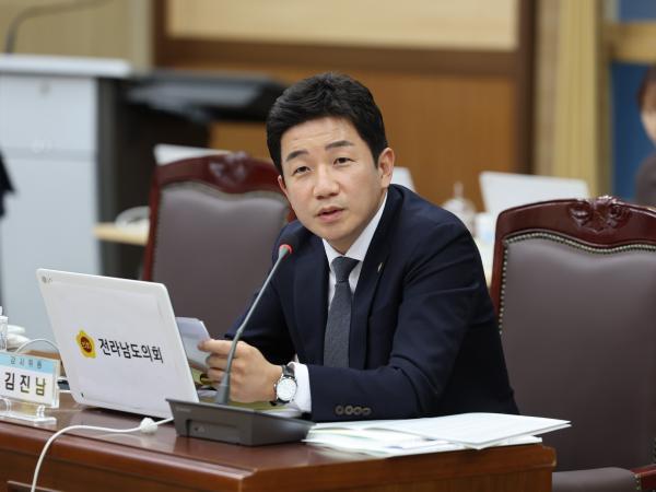 제386회 정례회 교육위원회 행정사무감사 첨부이미지 : 24년11월08일 제386회 정례회 교육위원회 행정사무감사 - 110.jpg