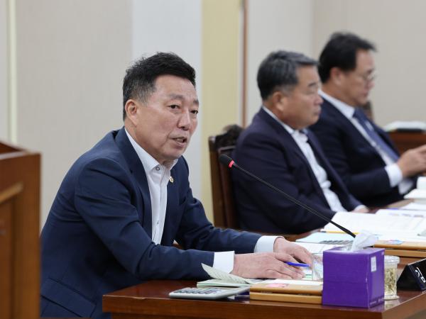 제386회 정례회 안전건설소방위원회 행정사무감사 첨부이미지 : 24년11월06일 제386회 정례회 안전건설소방위원회 행정사무감사 - 047.jpg