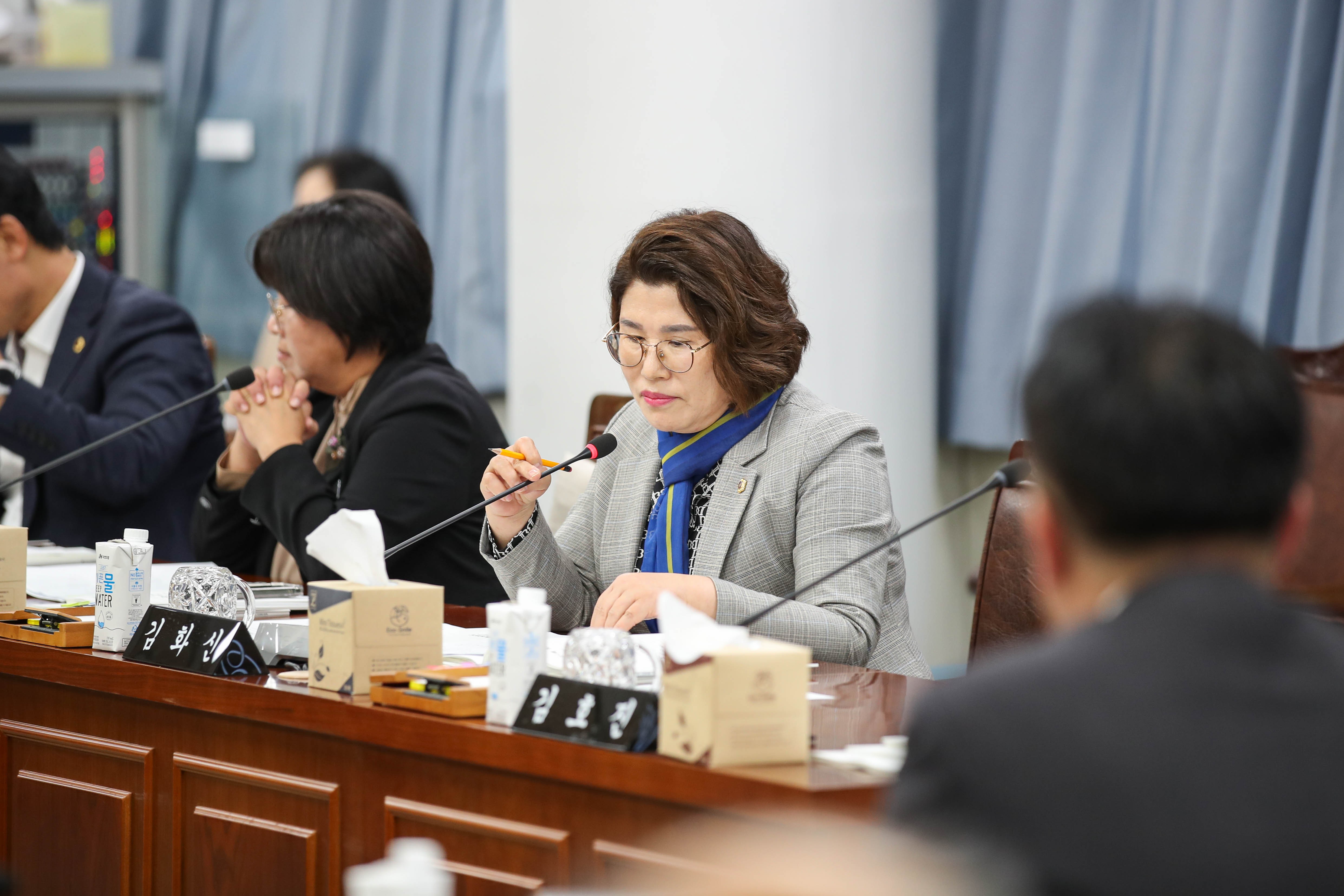 제386회 제2차 정례회 기획행정위원회 행정사무감사 첨부이미지 : 24년11월01일 제386회 제2차 정례회 기획행정위원회 행정사무감사 1일차_29.jpg