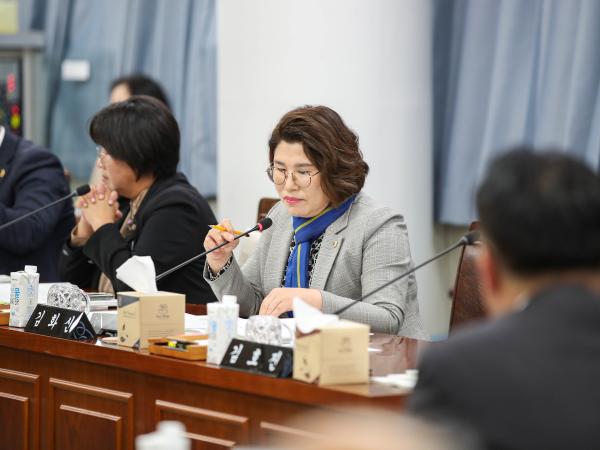 제386회 제2차 정례회 기획행정위원회 행정사무감사 첨부이미지 : 24년11월01일 제386회 제2차 정례회 기획행정위원회 행정사무감사 1일차_29.jpg