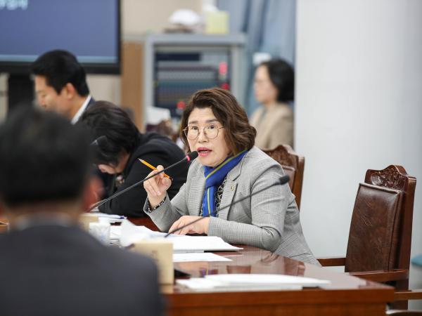 제386회 제2차 정례회 기획행정위원회 행정사무감사 첨부이미지 : 24년11월01일 제386회 제2차 정례회 기획행정위원회 행정사무감사 1일차_35.jpg