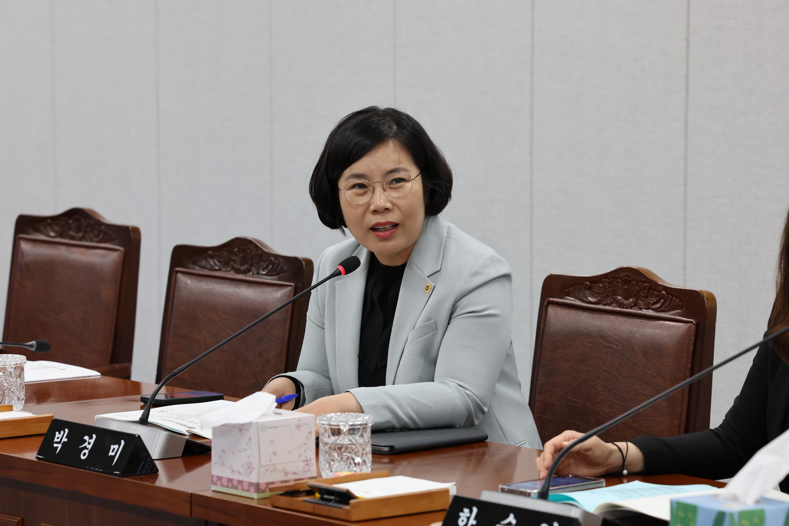 제386회 정례회 의회운영위원회 행정사무감사 첨부이미지 : 24년11월01일 제386회 정례회 의회운영위원회 행정사무감사 - 117.jpg