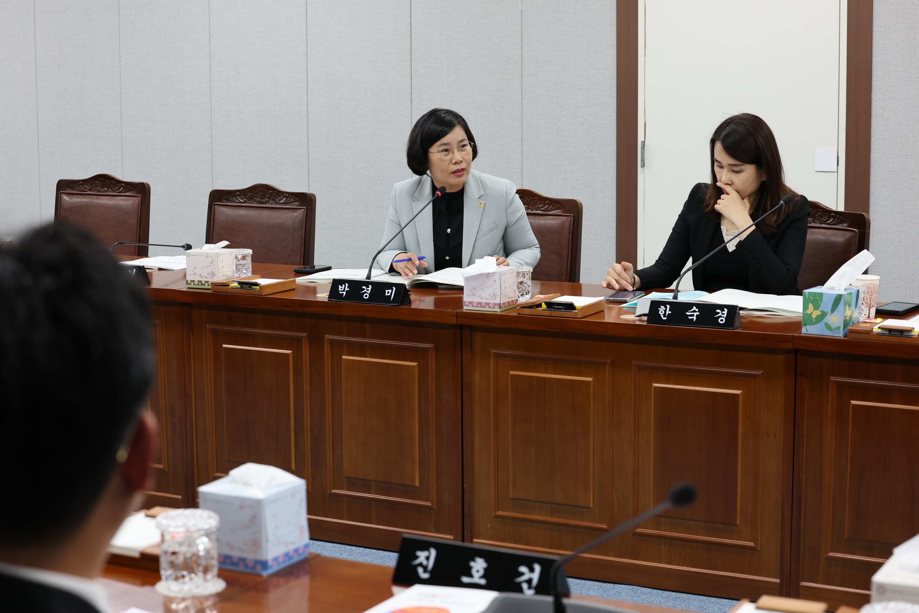 제386회 정례회 의회운영위원회 행정사무감사 첨부이미지 : 24년11월01일 제386회 정례회 의회운영위원회 행정사무감사 - 122.jpg
