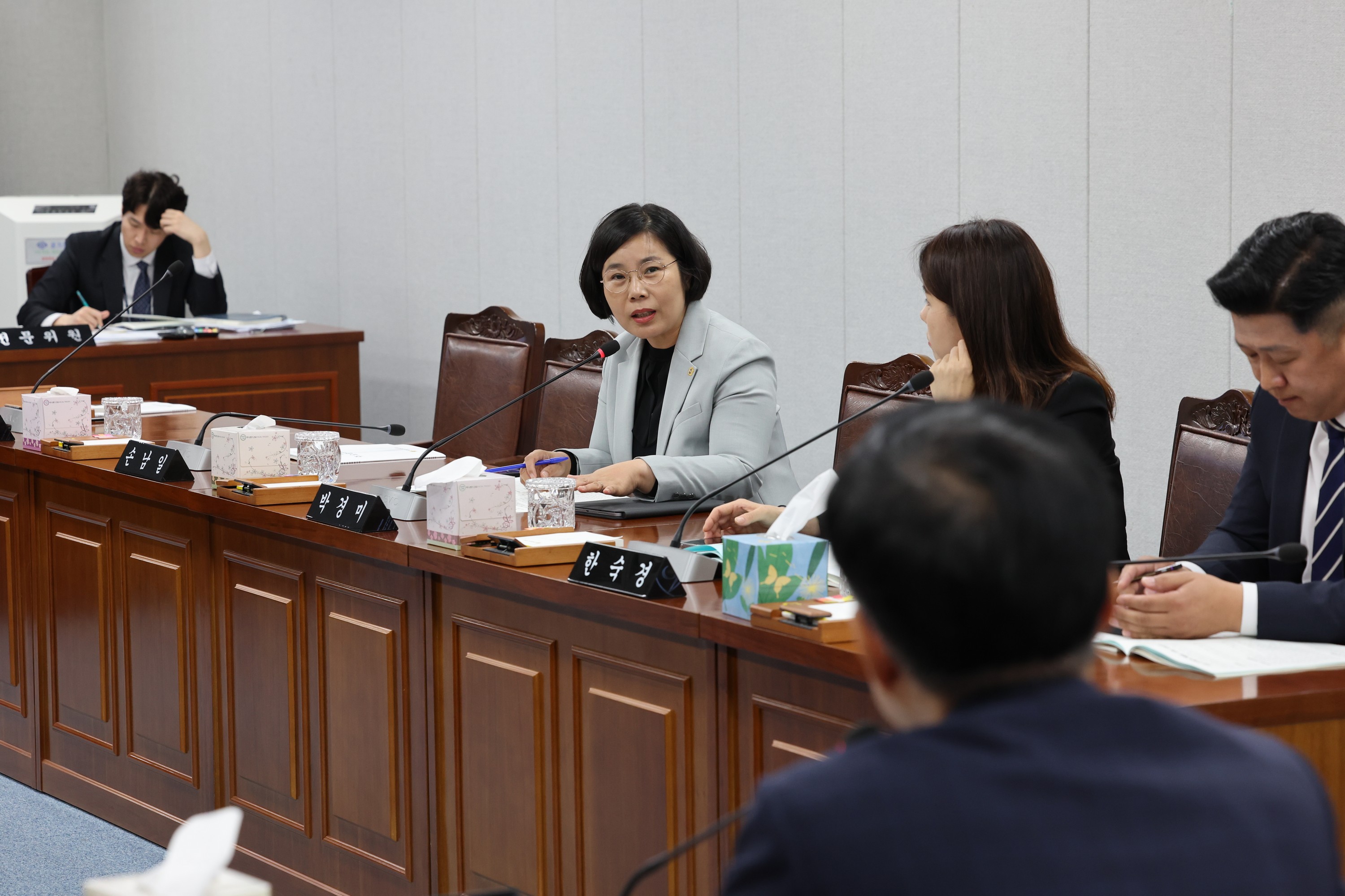 제386회 정례회 의회운영위원회 행정사무감사 첨부이미지 : 24년11월01일 제386회 정례회 의회운영위원회 행정사무감사 - 118.jpg