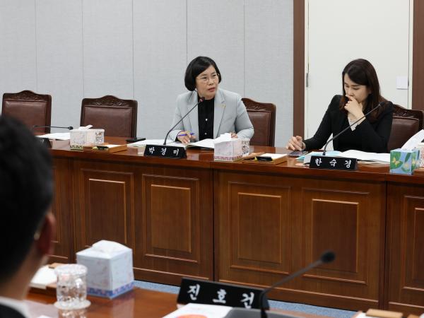 제386회 정례회 의회운영위원회 행정사무감사 첨부이미지 : 24년11월01일 제386회 정례회 의회운영위원회 행정사무감사 - 122.jpg