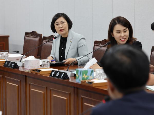 제386회 정례회 의회운영위원회 행정사무감사 첨부이미지 : 24년11월01일 제386회 정례회 의회운영위원회 행정사무감사 - 126.jpg