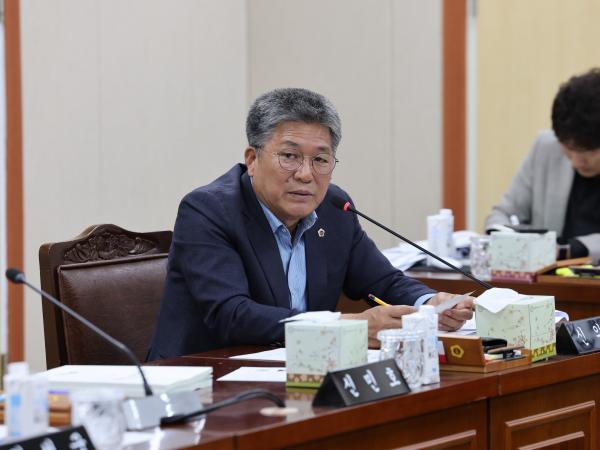제386회 정례회 경제관광문화위원회 행정사무감사 첨부이미지 : 24년11월01일 제386회 정례회 경제관과운화위원회 행정사무감사 - 063.jpg