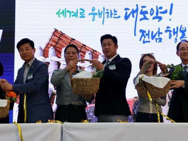 2024 전라남도 직거래장터 큰잔치 첨부이미지 : 24년10월14일 2024 전라남도 직거래장터 큰잔치 - 062.jpg
