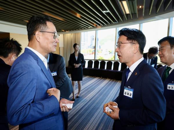 여수 묘도LNG허브 터미널 지역활성화 투자펀드 선정기념 및 착공식 첨부이미지 : 24년10월02일 여수 묘도LNG허브 터미널 지역활성화 투자펀드 선정기념 및 착공식 - 031.jpg