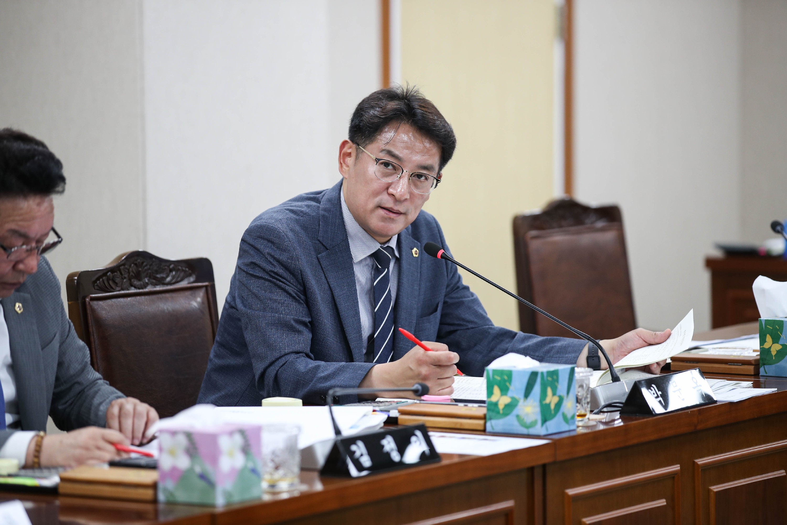 제381회 전라남도의회 제1차 정례회 안전건설소방위원회 회의 첨부이미지 : 06월03일 제381회 전라남도의회 제1차 정례회 안전건설소방위원회 회의_31.jpg