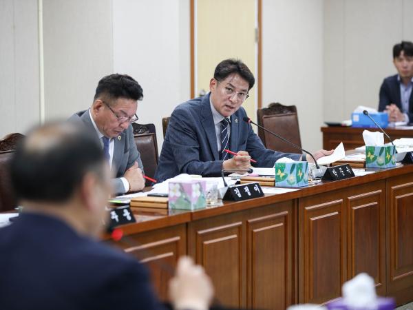 제381회 전라남도의회 제1차 정례회 안전건설소방위원회 회의 첨부이미지 : 06월03일 제381회 전라남도의회 제1차 정례회 안전건설소방위원회 회의_30.jpg