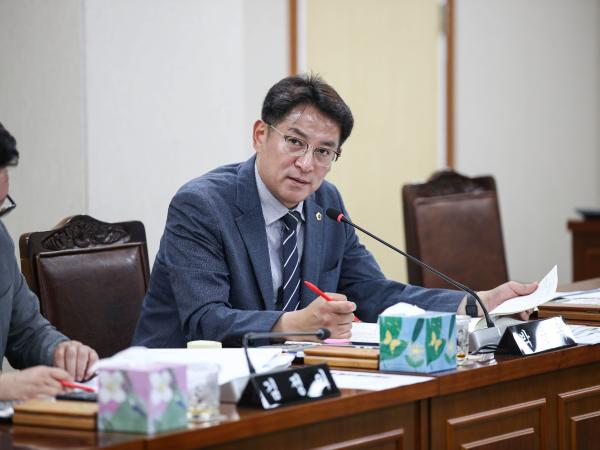 제381회 전라남도의회 제1차 정례회 안전건설소방위원회 회의 첨부이미지 : 06월03일 제381회 전라남도의회 제1차 정례회 안전건설소방위원회 회의_31.jpg