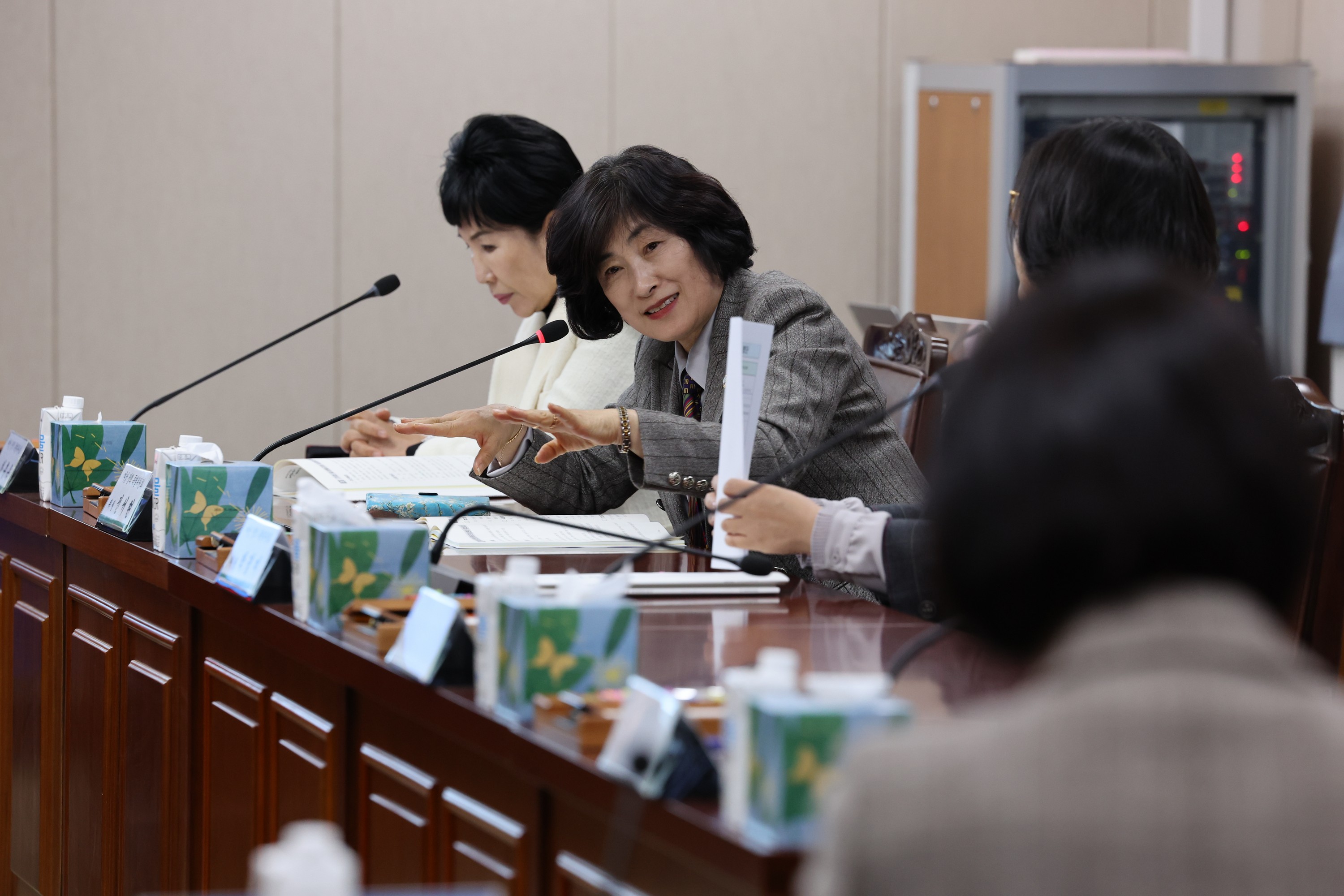 여성정책특별위원회 제2차 회의 첨부이미지 : 24년02월01일 여성정책특별위원회 제2차 회의 - 030.jpg