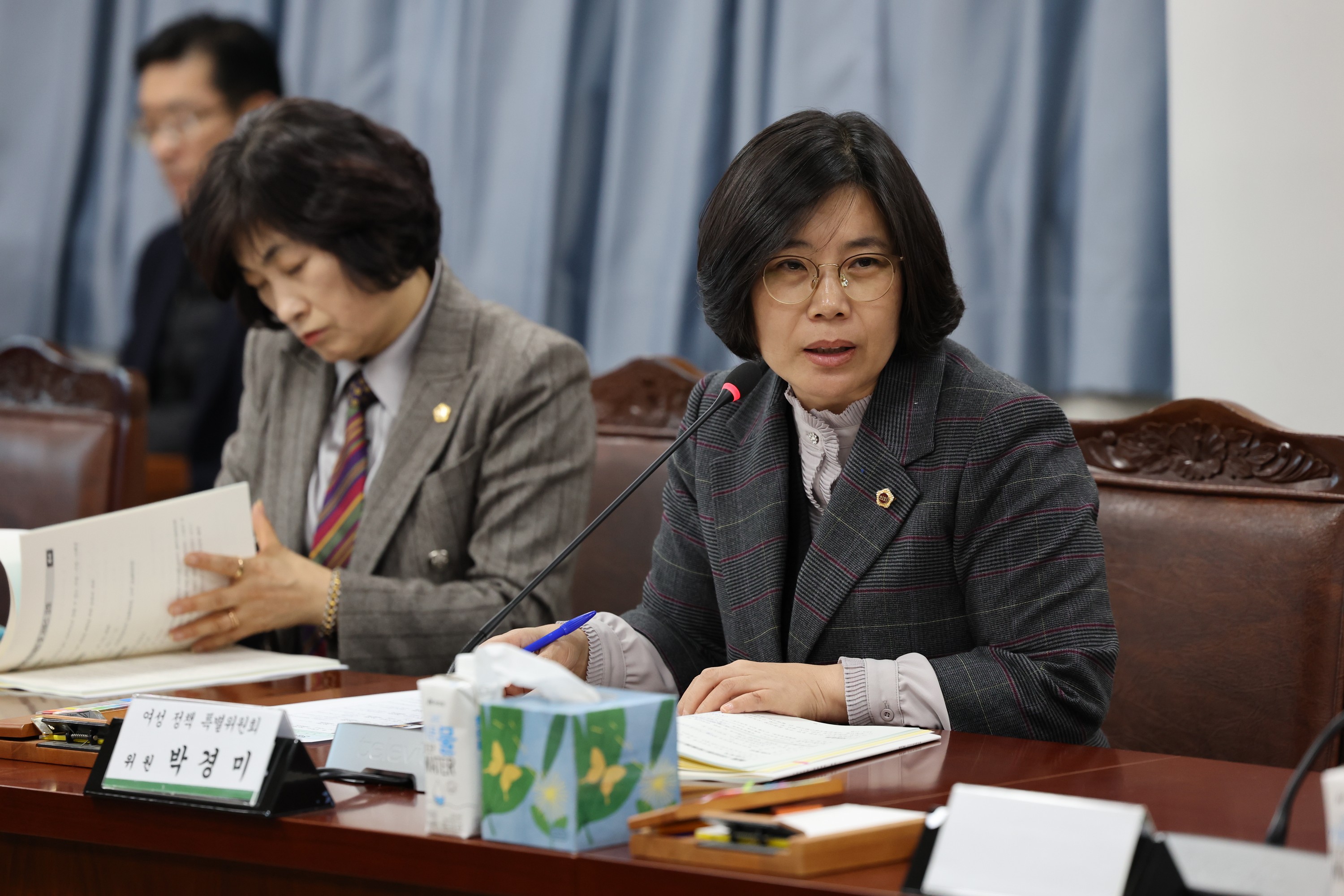 여성정책특별위원회 제2차 회의 첨부이미지 : 24년02월01일 여성정책특별위원회 제2차 회의 - 027.jpg