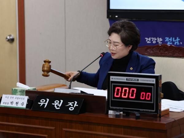 여성정책특별위원회 제2차 회의 첨부이미지 : 24년02월01일 여성정책특별위원회 제2차 회의 - 054.jpg